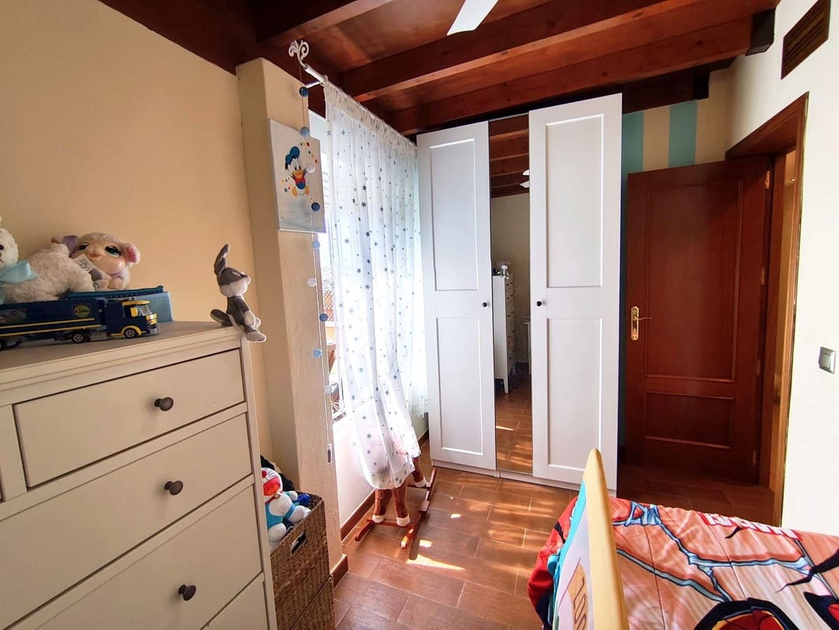 4 slaapkamer Flat te koop in Estepona met garage - € 625.000 (Ref: 9805615)