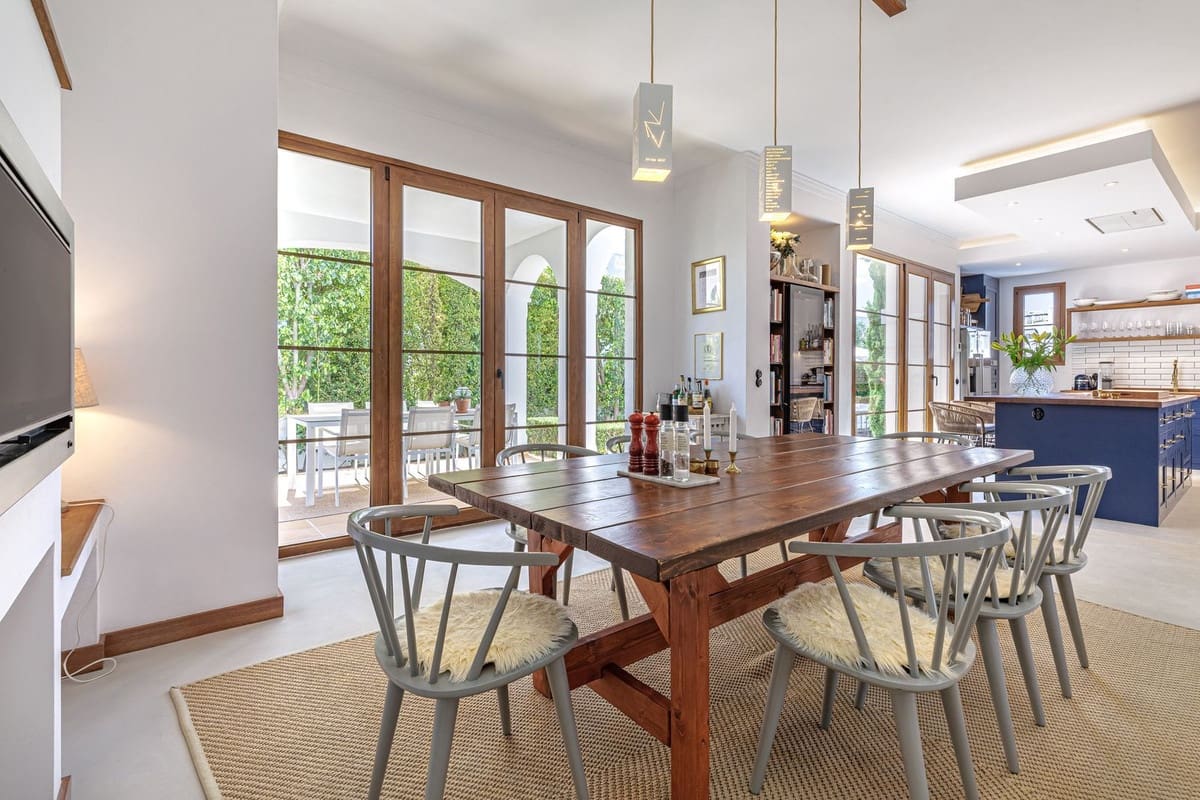 4 soveværelse Villa til salg i New Golden Mile med swimmingpool - € 1.690.000 (Ref: 9805616)