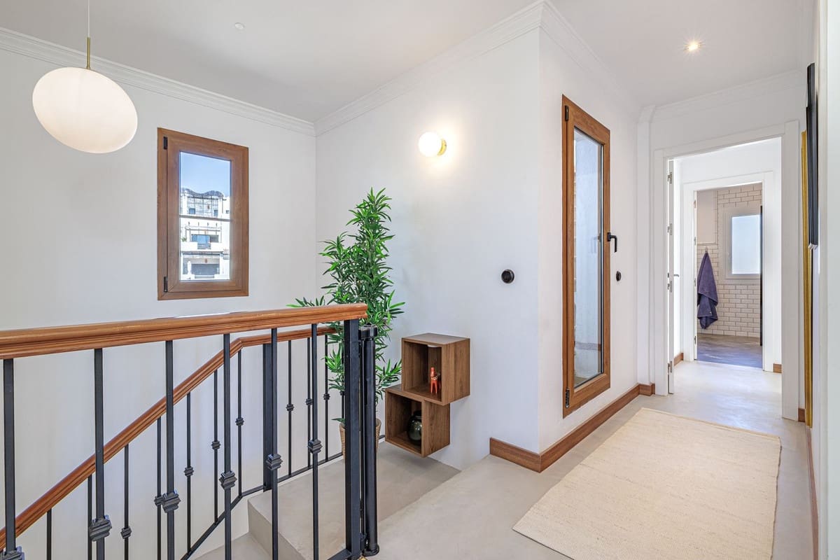 4 soveværelse Villa til salg i New Golden Mile med swimmingpool - € 1.690.000 (Ref: 9805616)