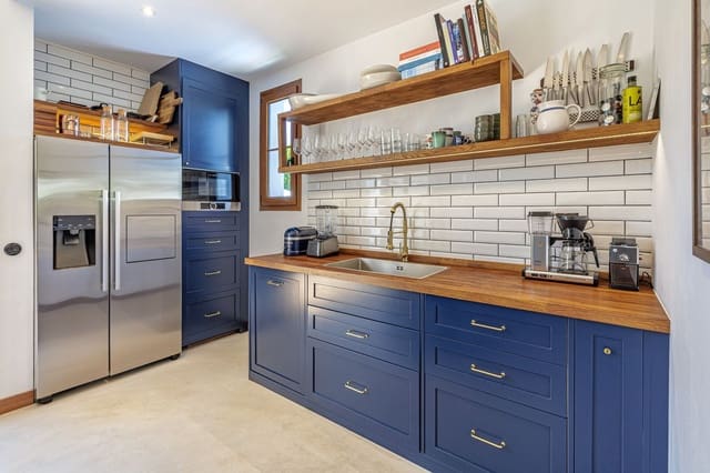 4 soveværelse Villa til salg i La Concha - Resina Golf, Estepona med swimmingpool - € 1.690.000 (Ref: 9805616)