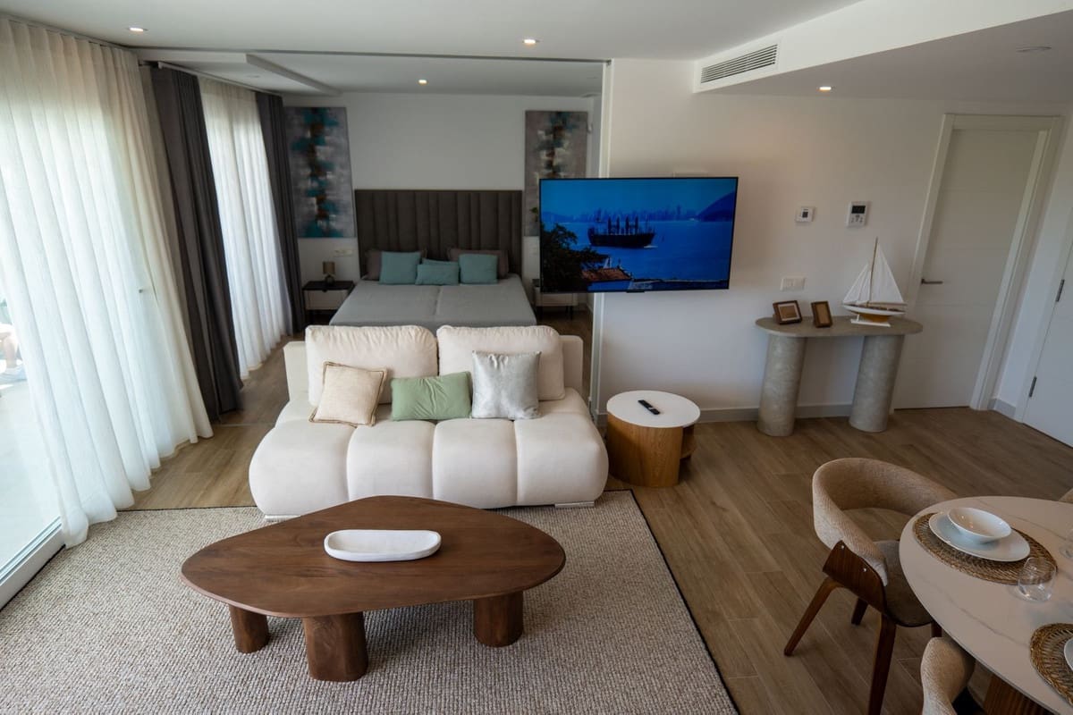 2 slaapkamer Flat te koop in Estepona met zwembad - € 620.000 (Ref: 9805617)