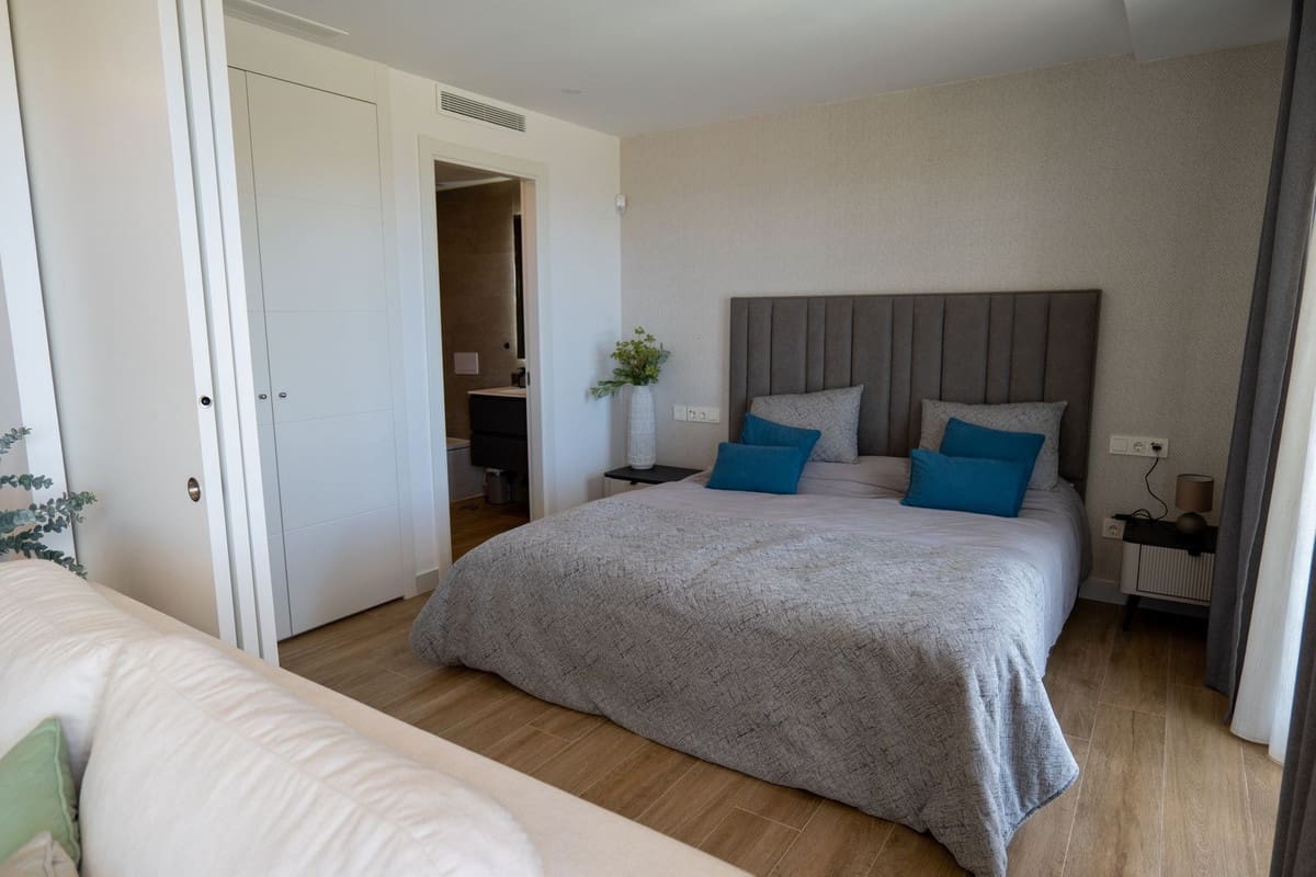 2 slaapkamer Flat te koop in Estepona met zwembad - € 620.000 (Ref: 9805617)