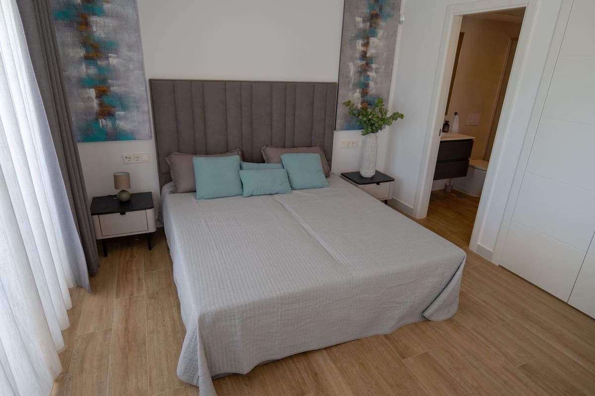 2 slaapkamer Flat te koop in Estepona met zwembad - € 620.000 (Ref: 9805617)