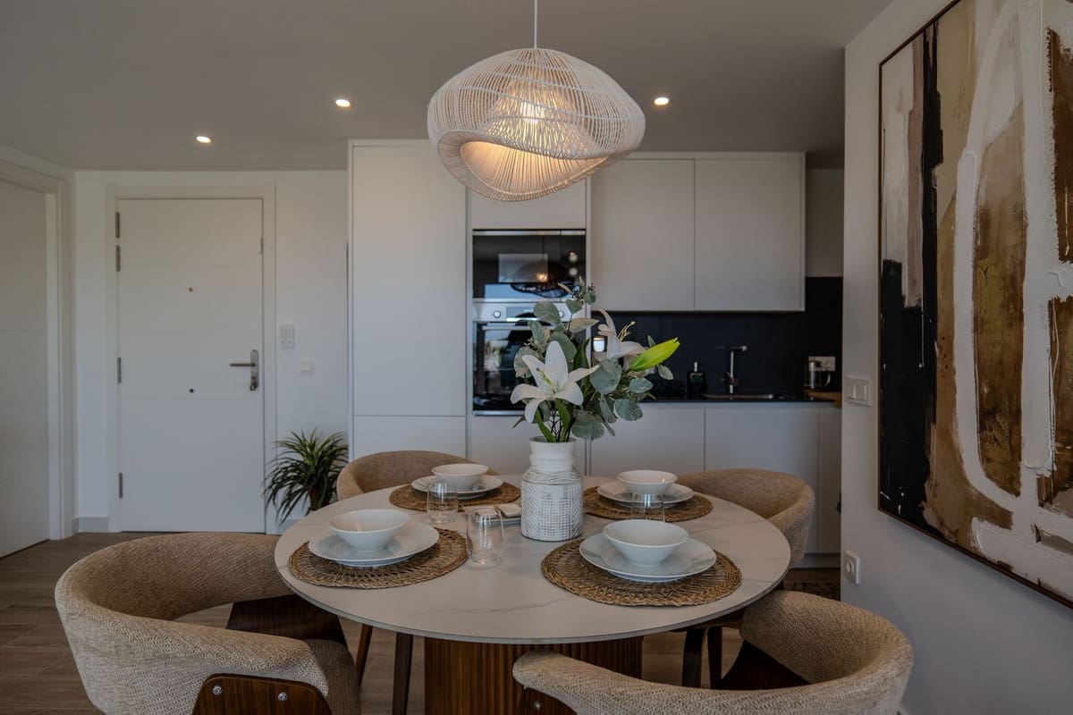 2 slaapkamer Flat te koop in Estepona met zwembad - € 620.000 (Ref: 9805617)