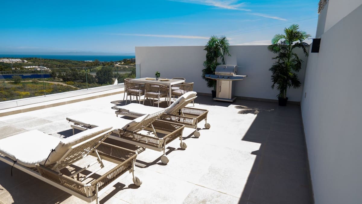 2 slaapkamer Flat te koop in Estepona met zwembad - € 620.000 (Ref: 9805617)