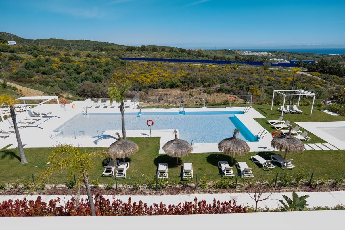 2 slaapkamer Flat te koop in Estepona met zwembad - € 620.000 (Ref: 9805617)