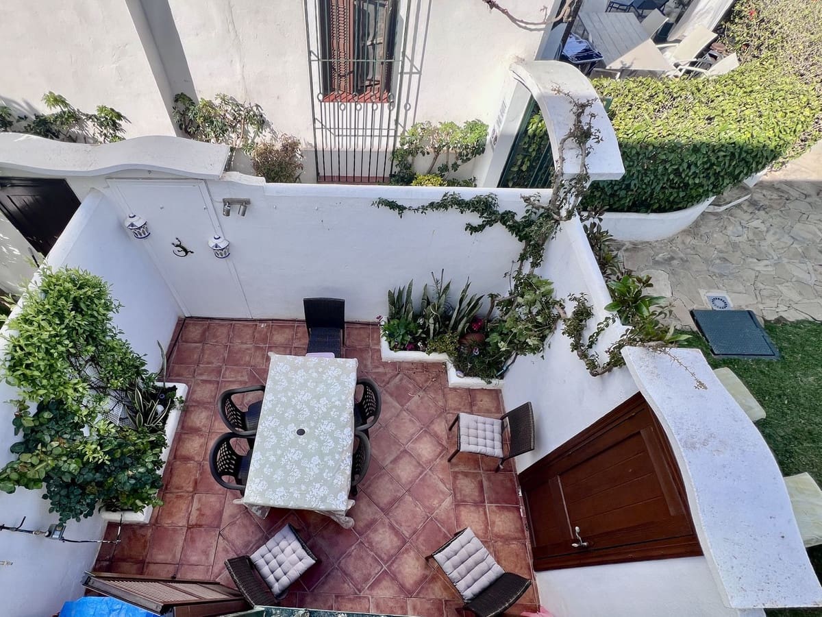 3 makuuhuone Huvila myytävänä paikassa Estepona mukana uima-altaan 
autotalli - 550 000 € (Ref: 9805793)