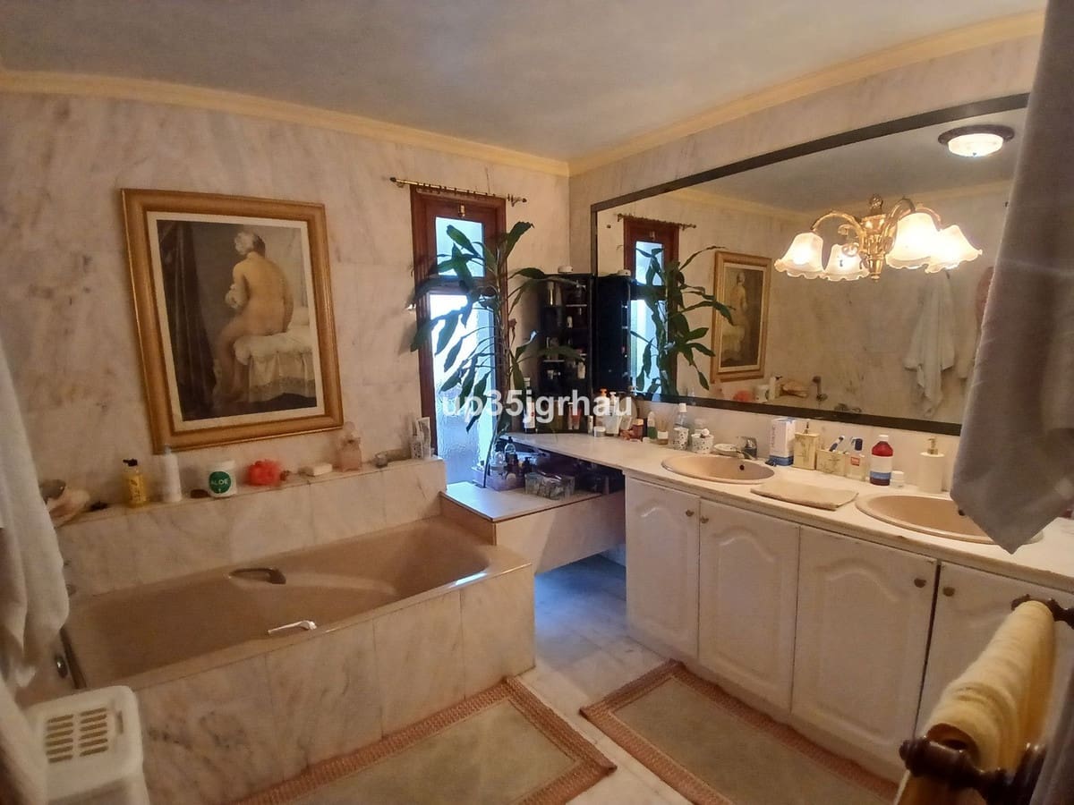 5 slaapkamer Villa te koop in Estepona met zwembad garage - € 1.499.900 (Ref: 9805794)