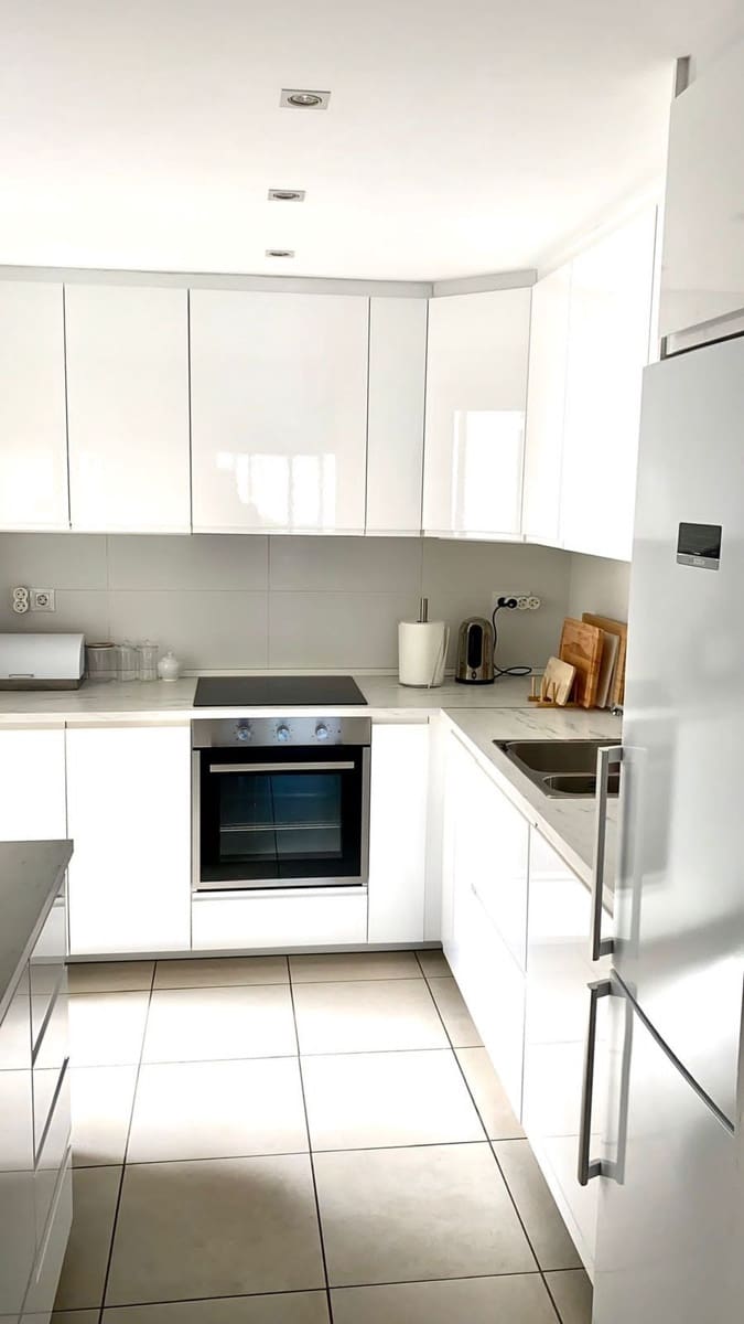 3 sovrum Lägenhet till salu i Marbella med pool - 529 000 € (Ref: 9805795)