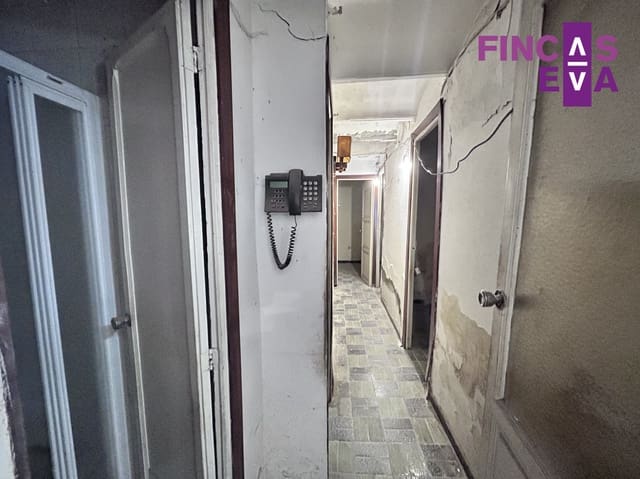 Leilighet til salgs i L'Hospitalet de Llobregat - € 135 000 (Ref: 9891105)