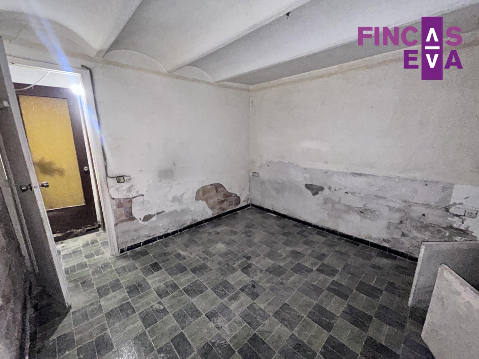 Lejlighed til salg i L'Hospitalet de Llobregat - € 135.000 (Ref: 9891105)