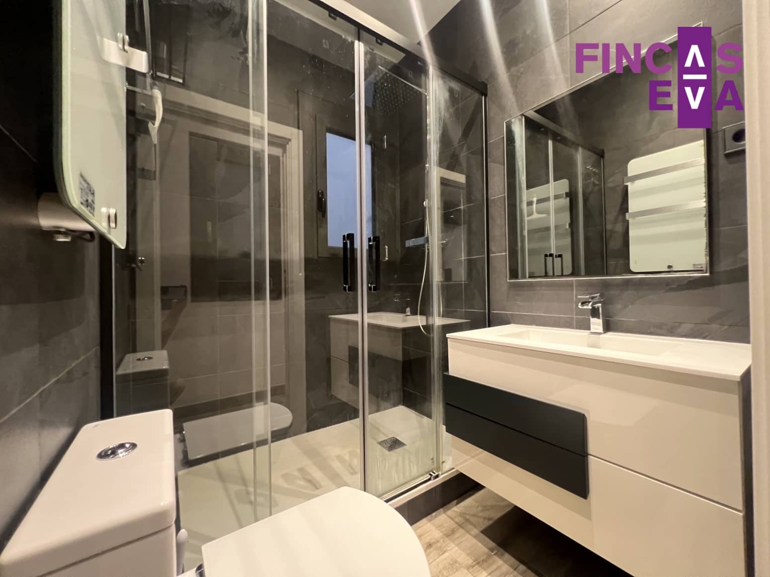 2 bedroom Flat for sale in Barcelona city - € 345,000 (Ref: 9895198)