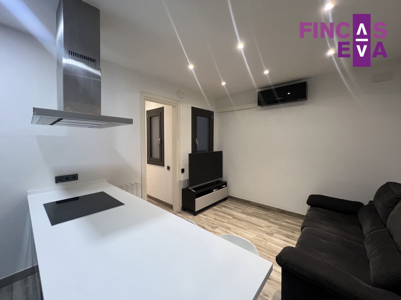 2 bedroom Flat for sale in Barcelona city - € 345,000 (Ref: 9895198)