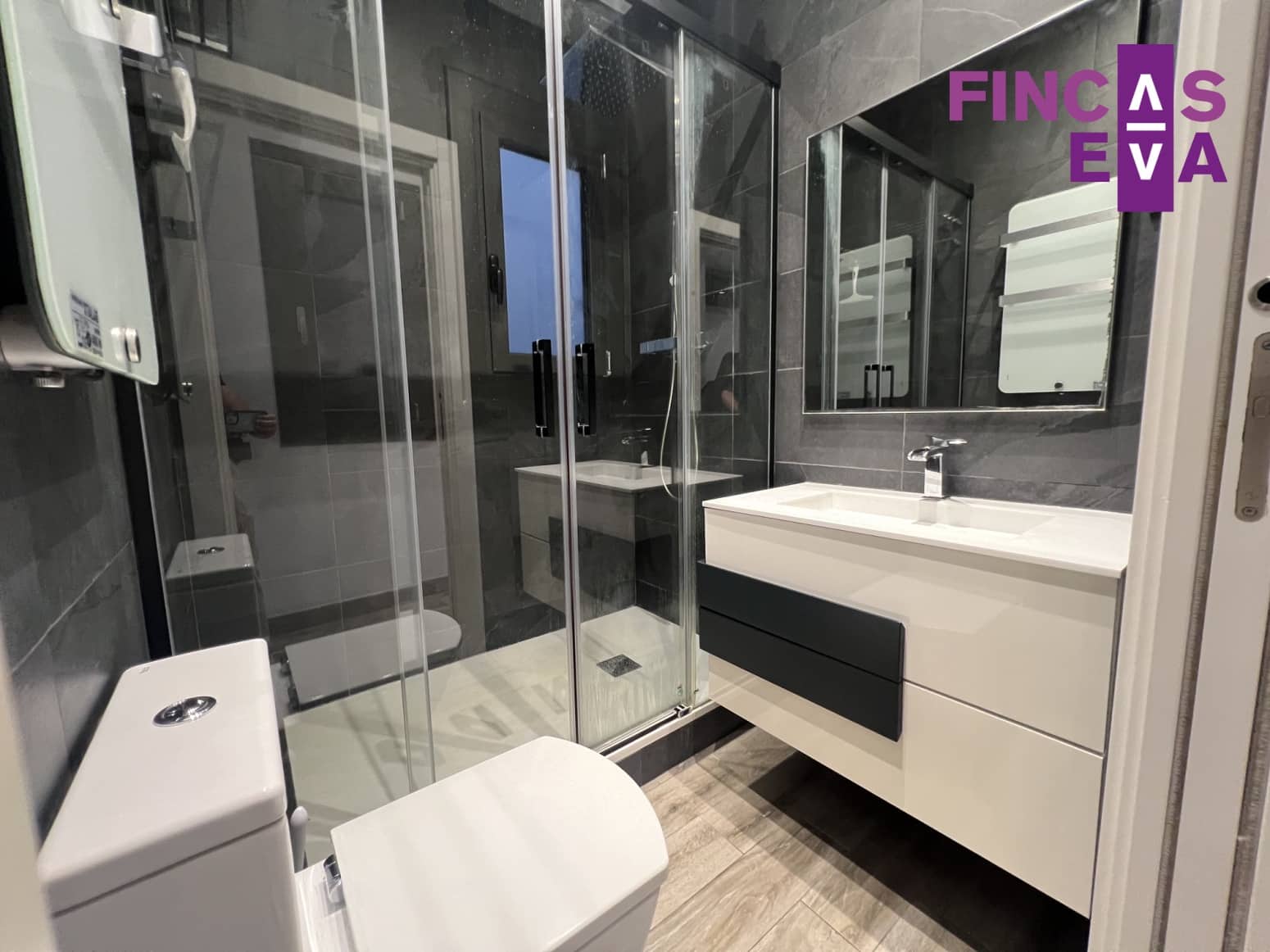 2 bedroom Flat for sale in Barcelona city - € 345,000 (Ref: 9895198)