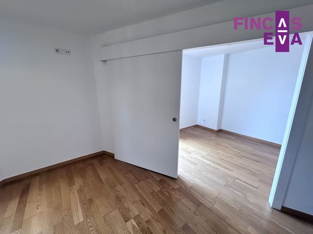 2 bedroom Flat for sale in L'Antiga Esquerra de L'Eixample, Barcelona city - € 650,000 (Ref: 9895455)