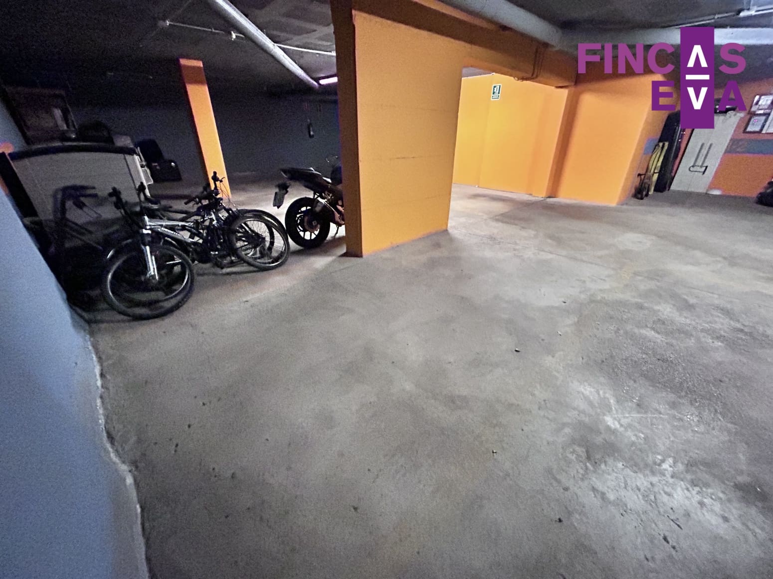 Autotalli myytävänä paikassa Barcelona kaupunki - 9 000 € (Ref: 9897130)
