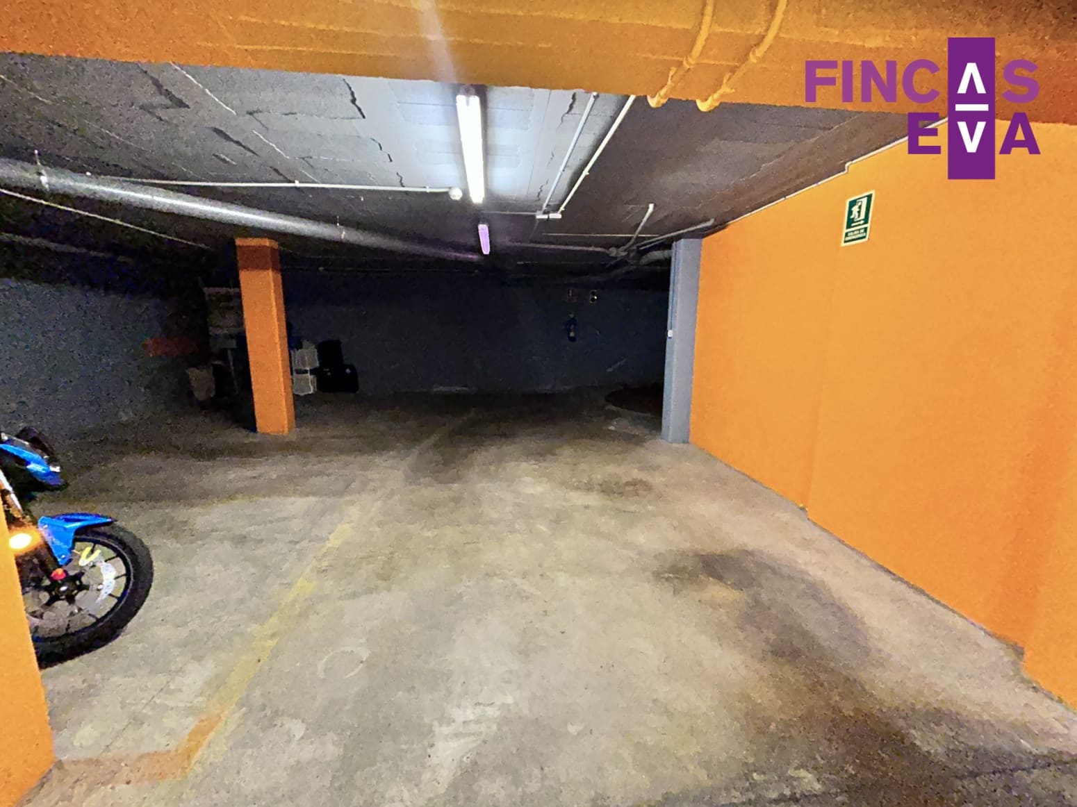 Autotalli myytävänä paikassa Barcelona kaupunki - 9 000 € (Ref: 9897130)