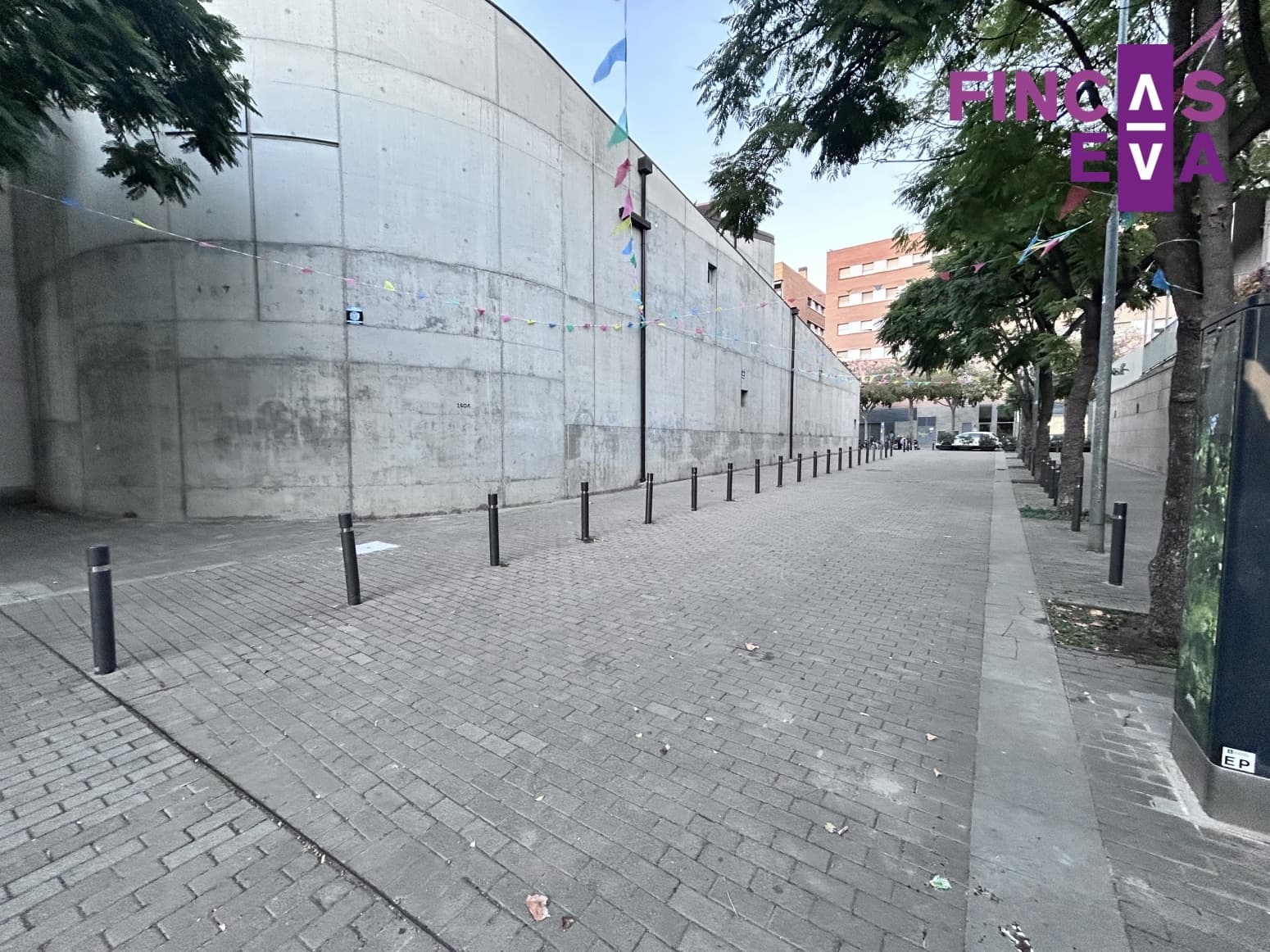 Autotalli myytävänä paikassa Barcelona kaupunki - 9 000 € (Ref: 9897130)
