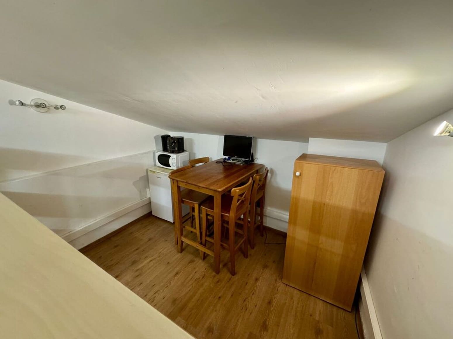 Erhverv til salg i Barcelona by - € 140.000 (Ref: 9985929)