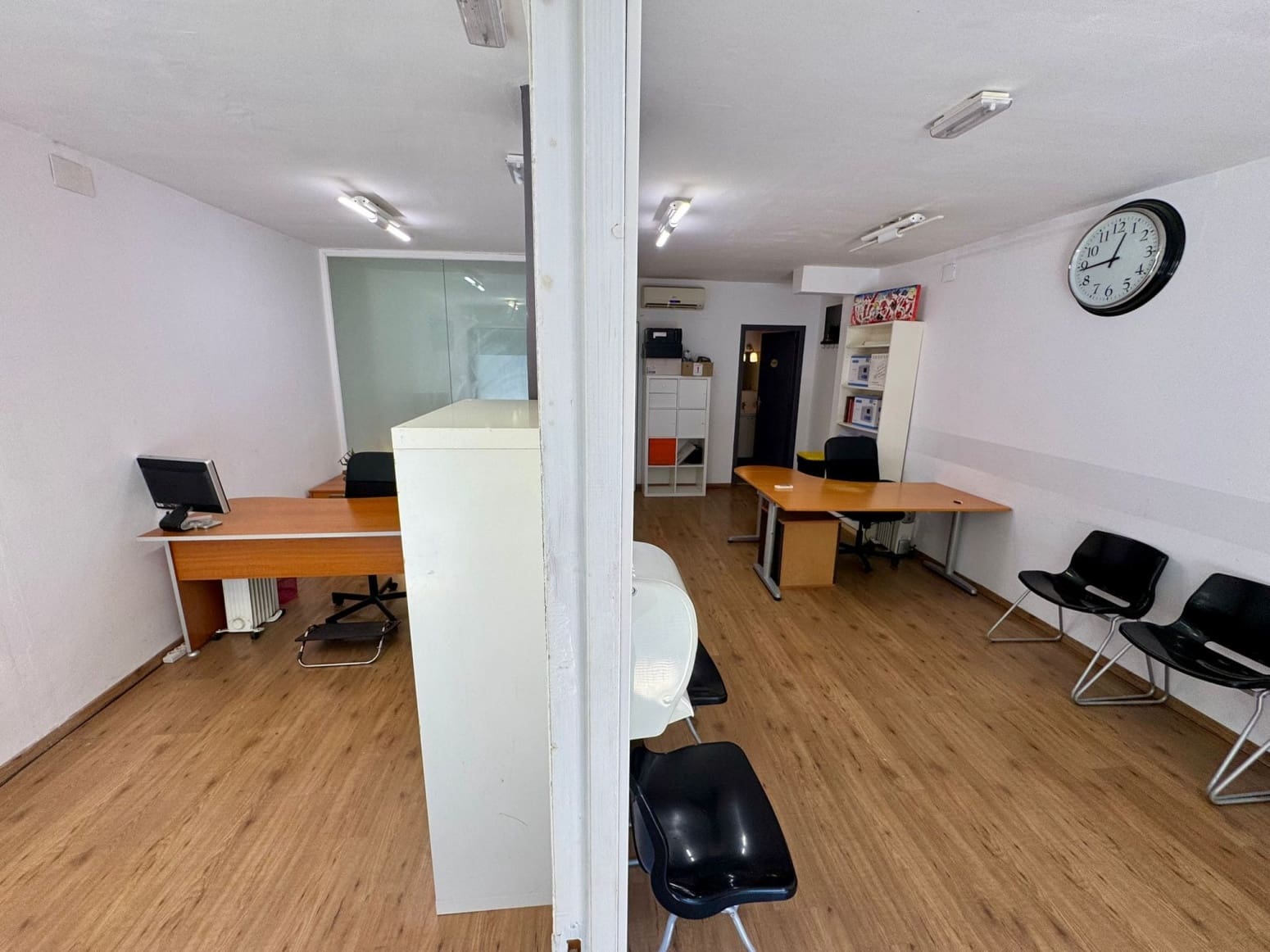 Erhverv til salg i Barcelona by - € 140.000 (Ref: 9985929)