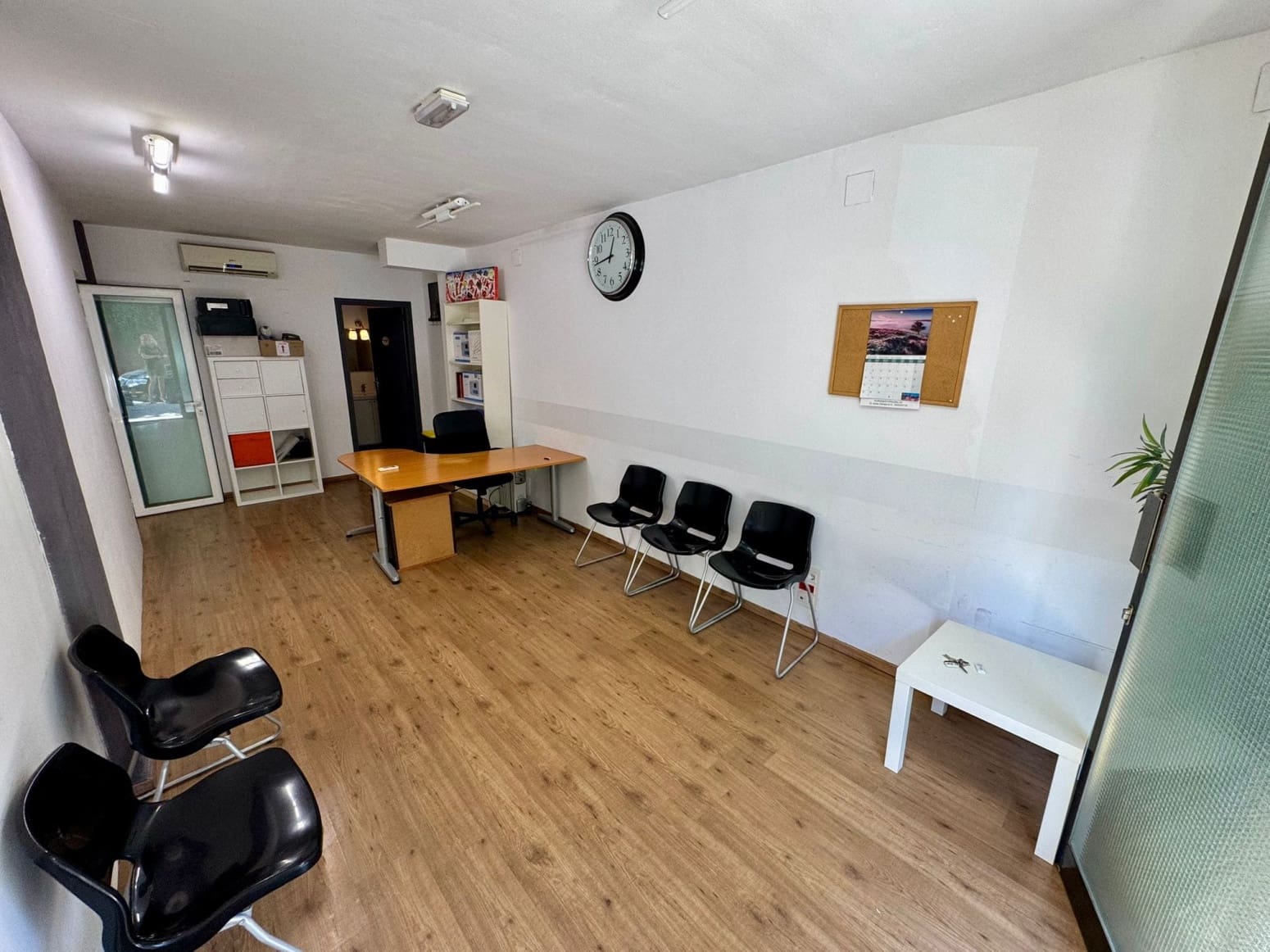 Erhverv til salg i Barcelona by - € 140.000 (Ref: 9985929)