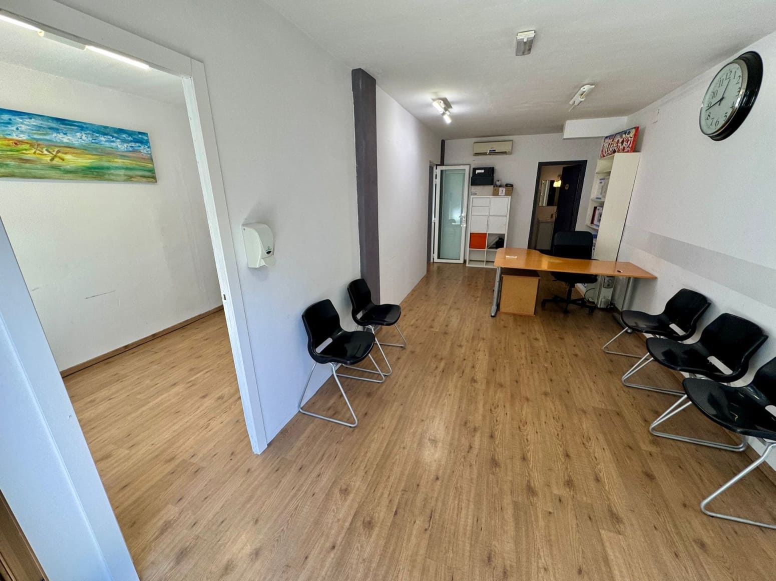 Erhverv til salg i Barcelona by - € 140.000 (Ref: 9985929)