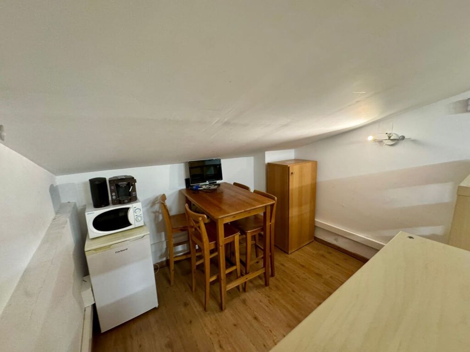 Erhverv til salg i Barcelona by - € 140.000 (Ref: 9985929)