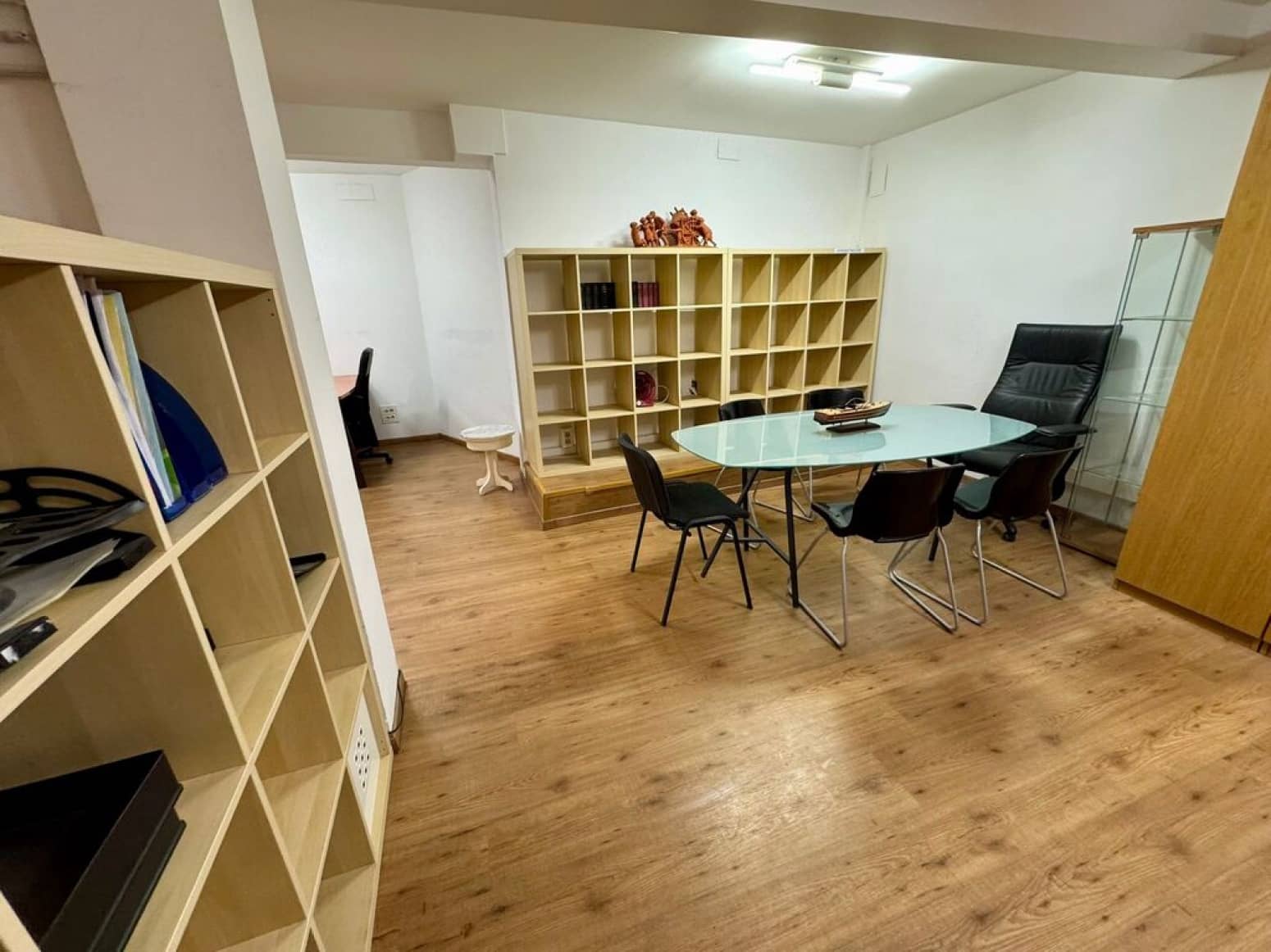 Erhverv til salg i Barcelona by - € 140.000 (Ref: 9985929)