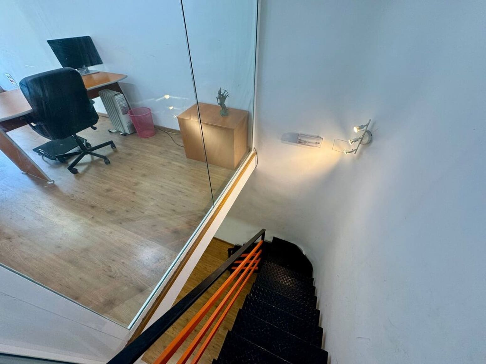 Erhverv til salg i Barcelona by - € 140.000 (Ref: 9985929)