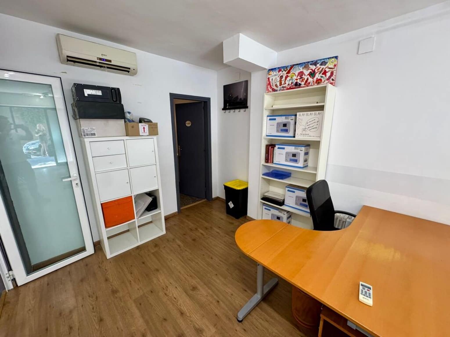 Erhverv til salg i Barcelona by - € 140.000 (Ref: 9985929)