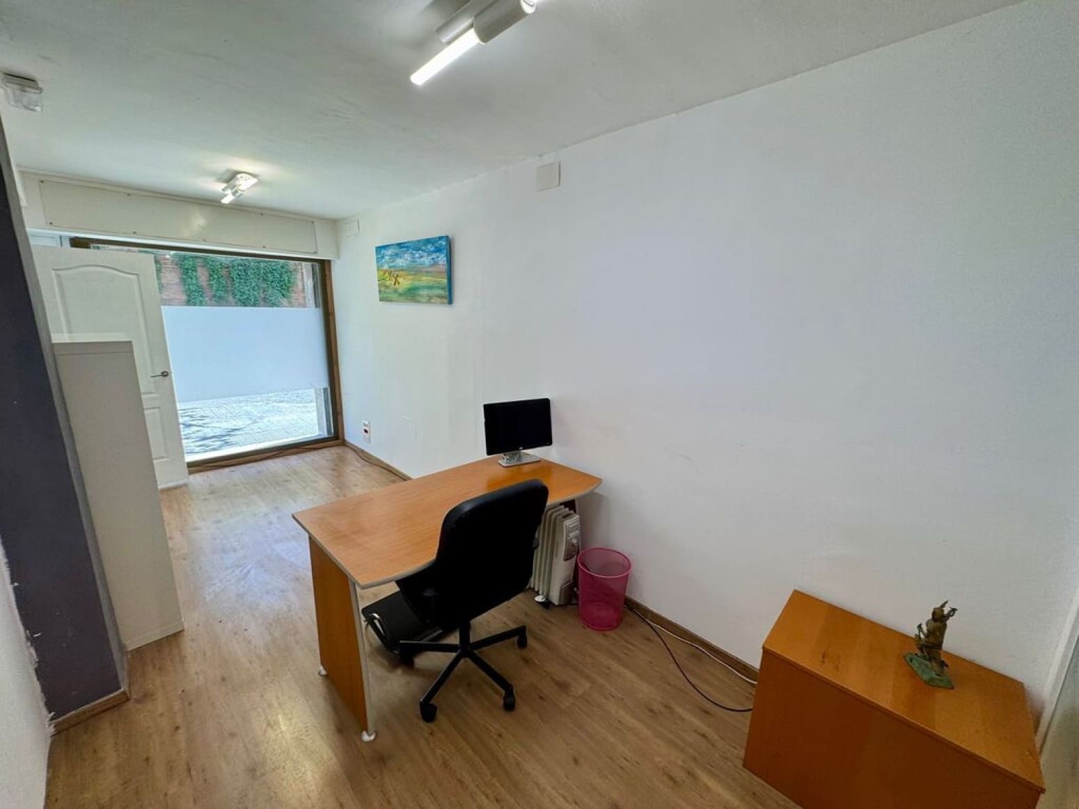 Erhverv til salg i Barcelona by - € 140.000 (Ref: 9985929)