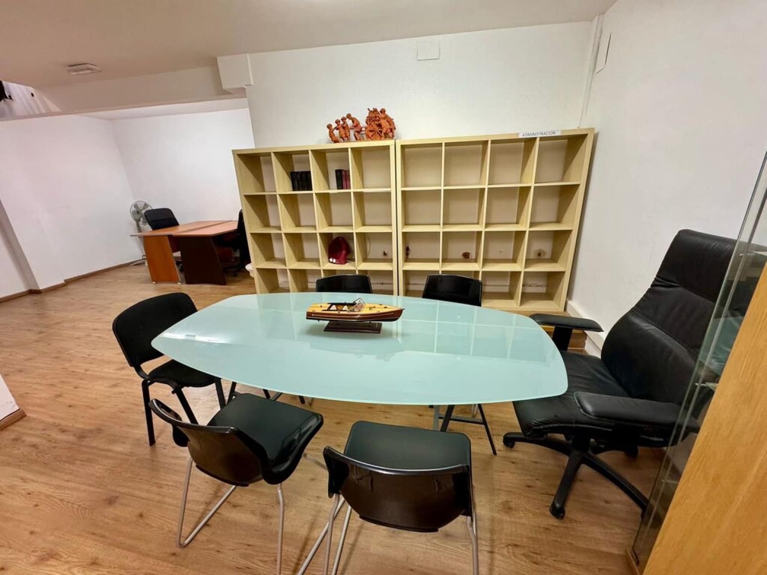 Erhverv til salg i Barcelona by - € 140.000 (Ref: 9985929)