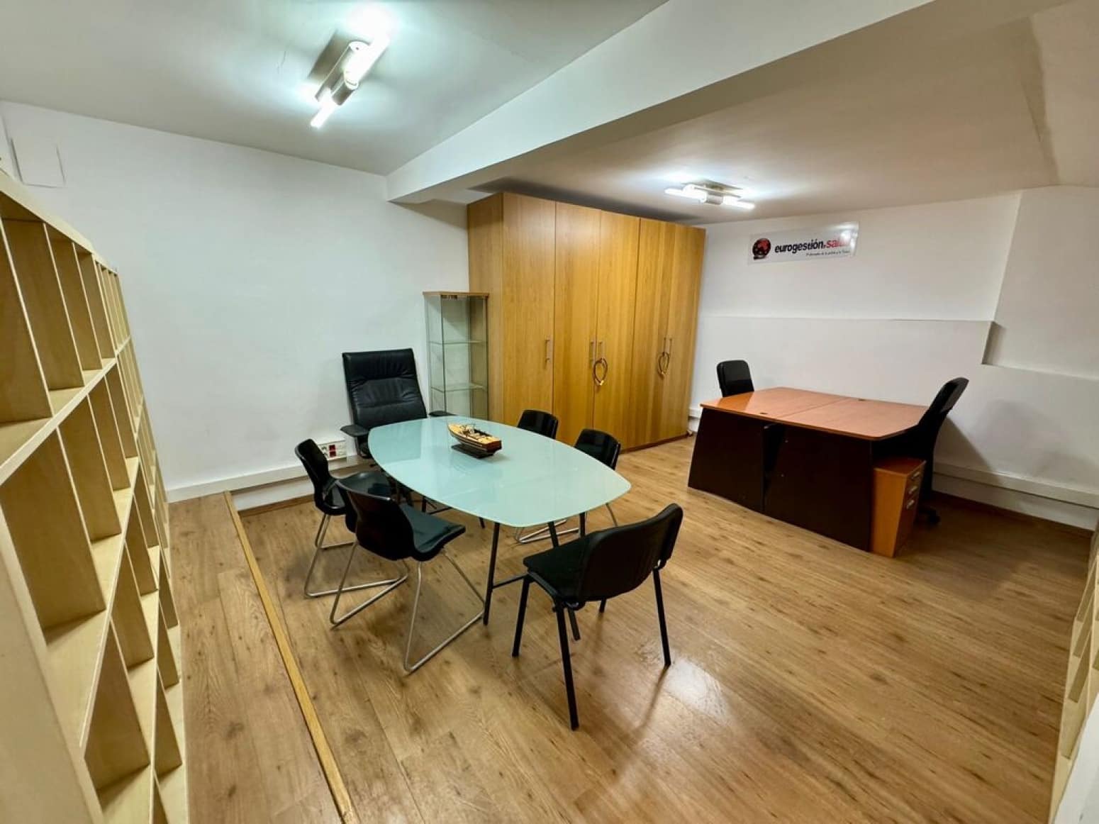 Erhverv til salg i Barcelona by - € 140.000 (Ref: 9985929)