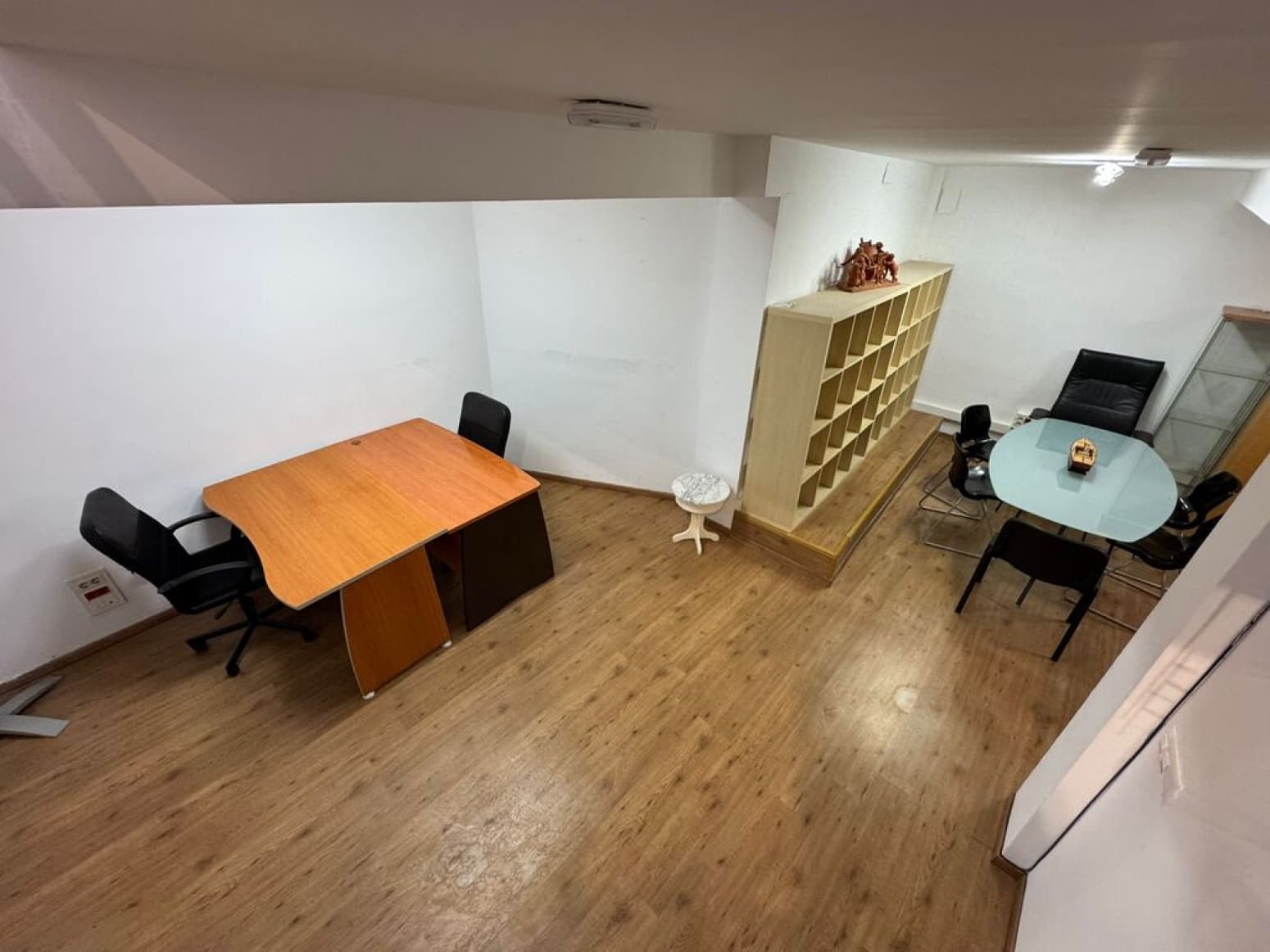 Erhverv til salg i Barcelona by - € 140.000 (Ref: 9985929)