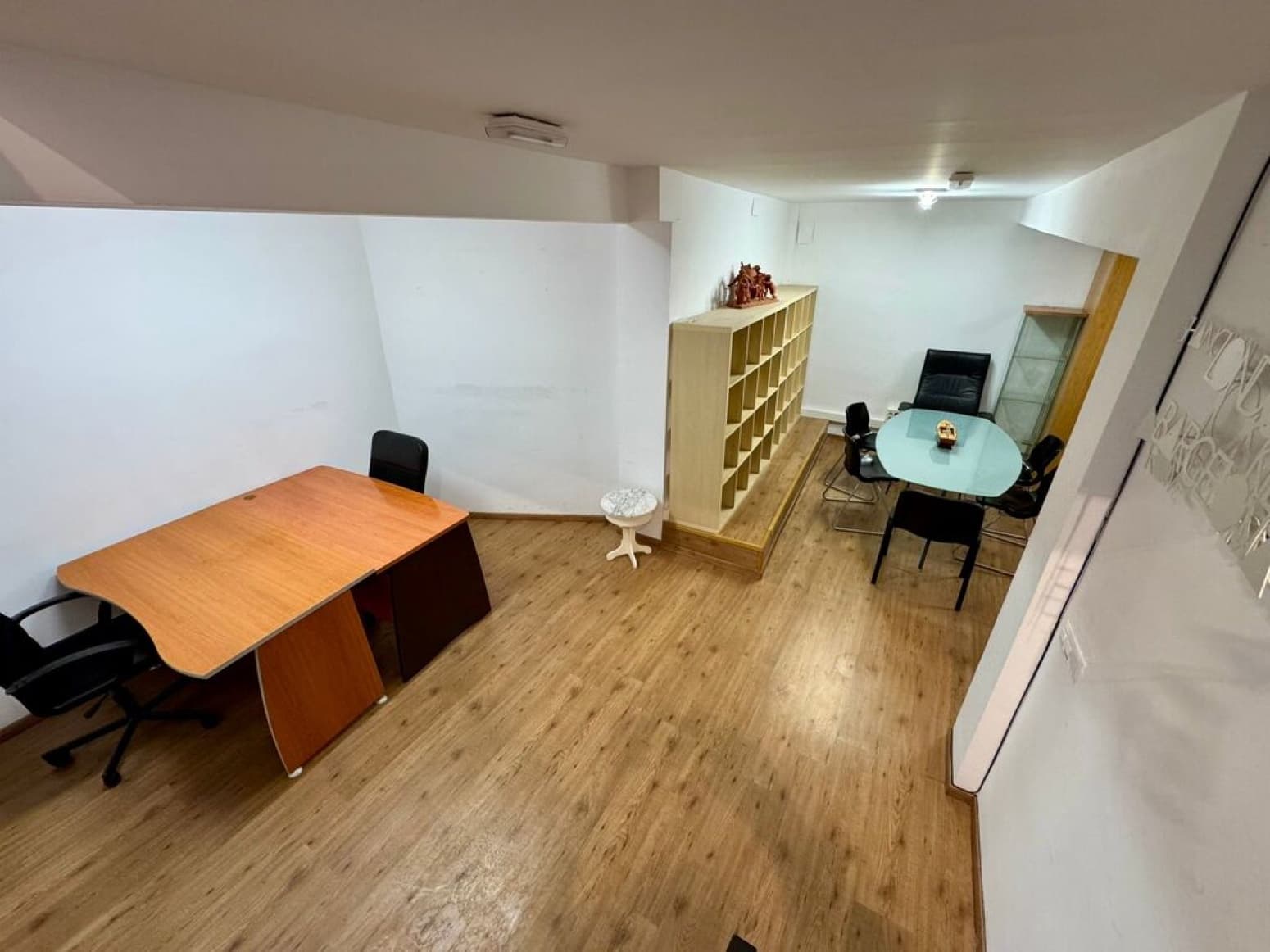 Erhverv til salg i Barcelona by - € 140.000 (Ref: 9985929)