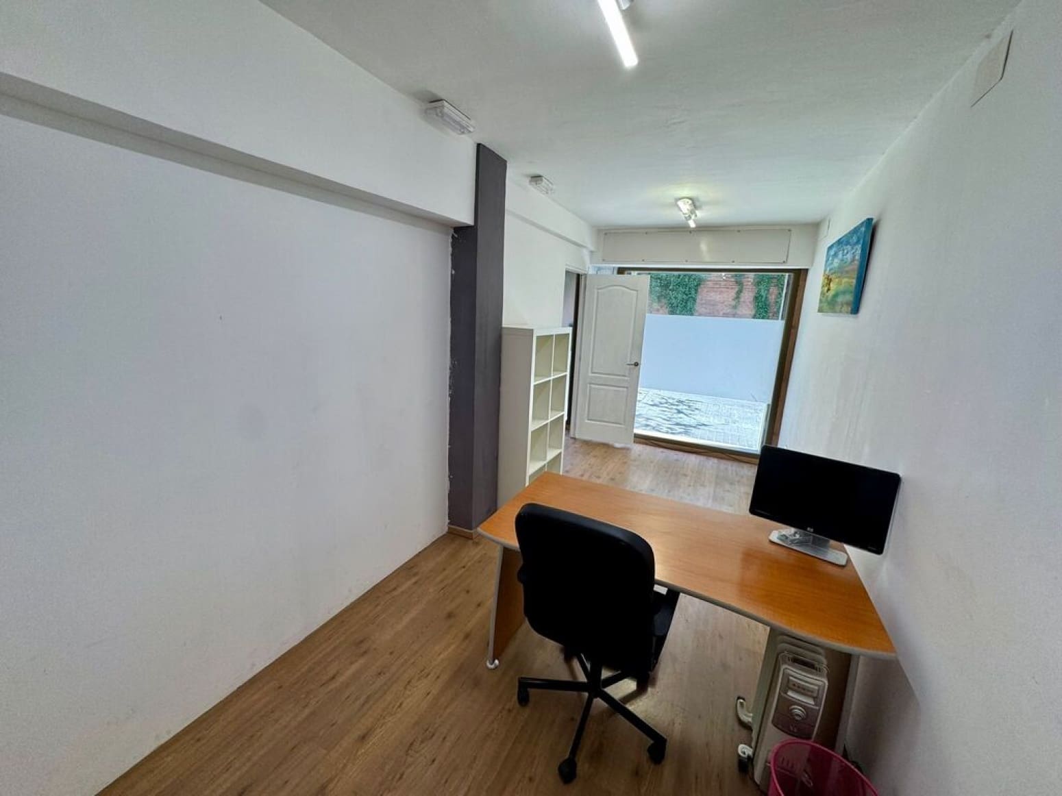Erhverv til salg i Barcelona by - € 140.000 (Ref: 9985929)