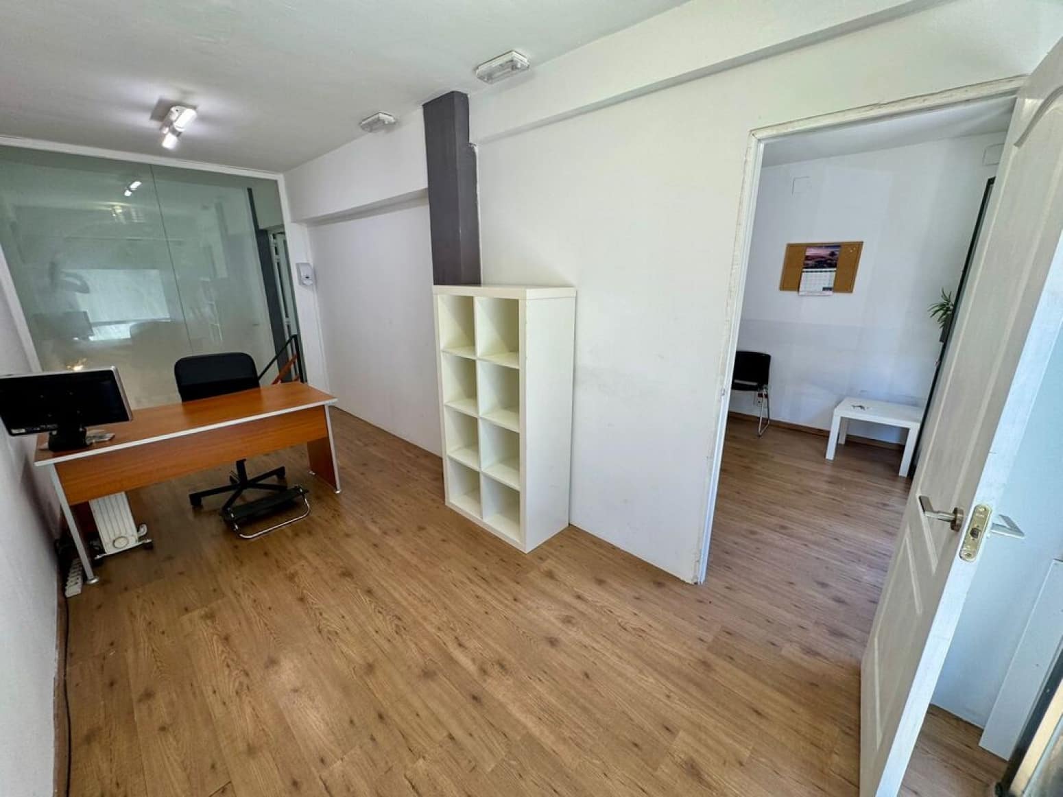 Erhverv til salg i Barcelona by - € 140.000 (Ref: 9985929)