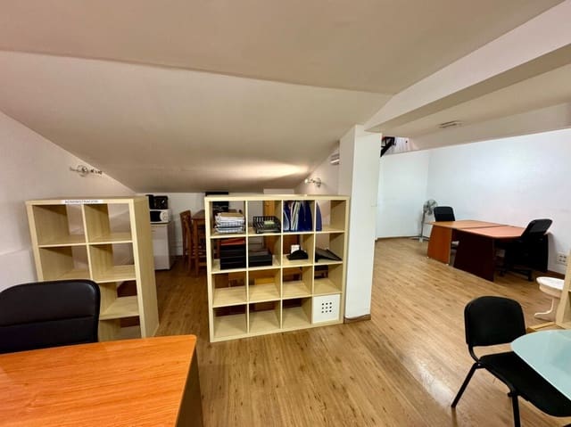 Erhverv til salg i La Teixonera, Barcelona by - € 140.000 (Ref: 9985929)