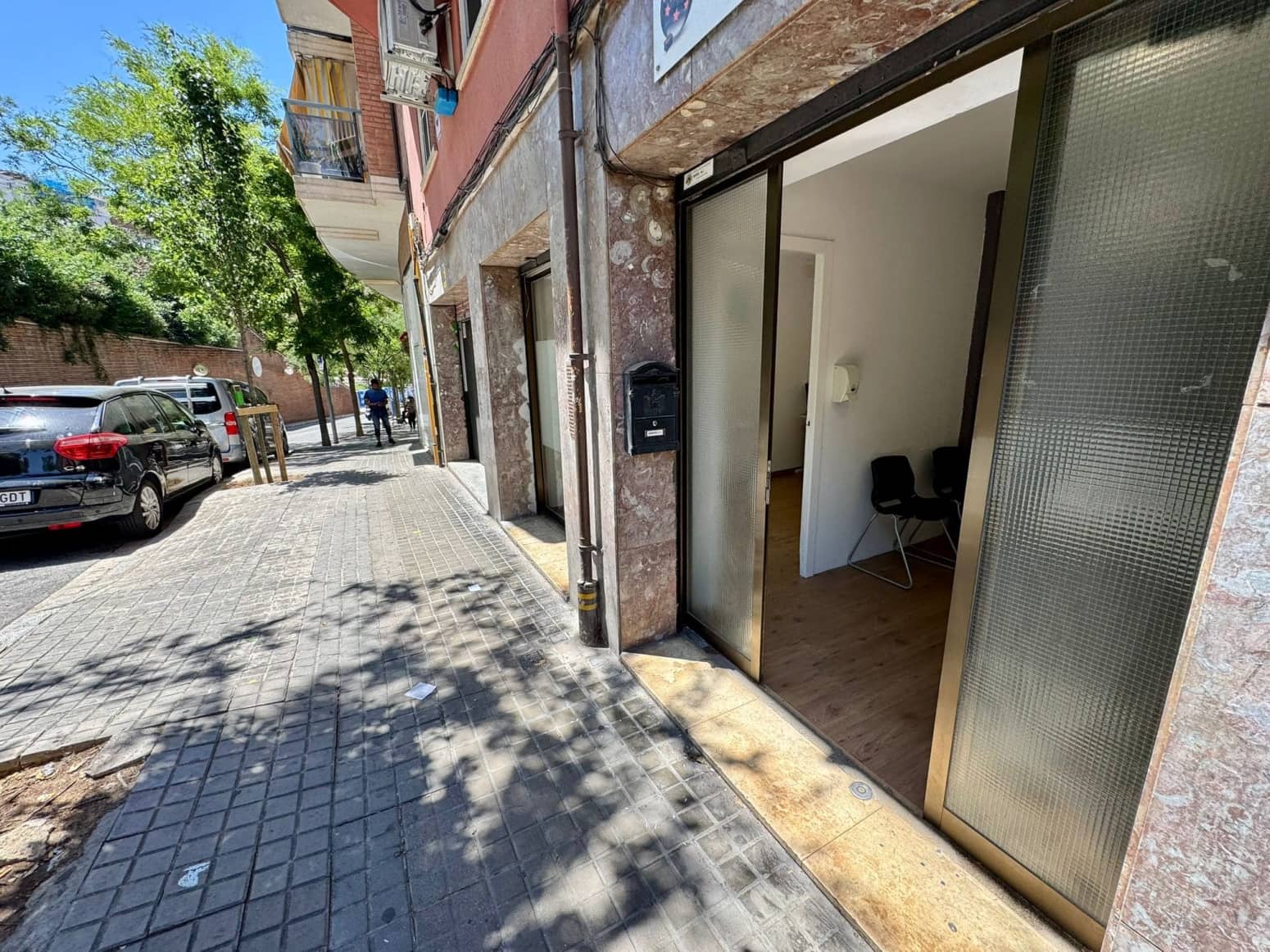 Erhverv til salg i Barcelona by - € 140.000 (Ref: 9985929)