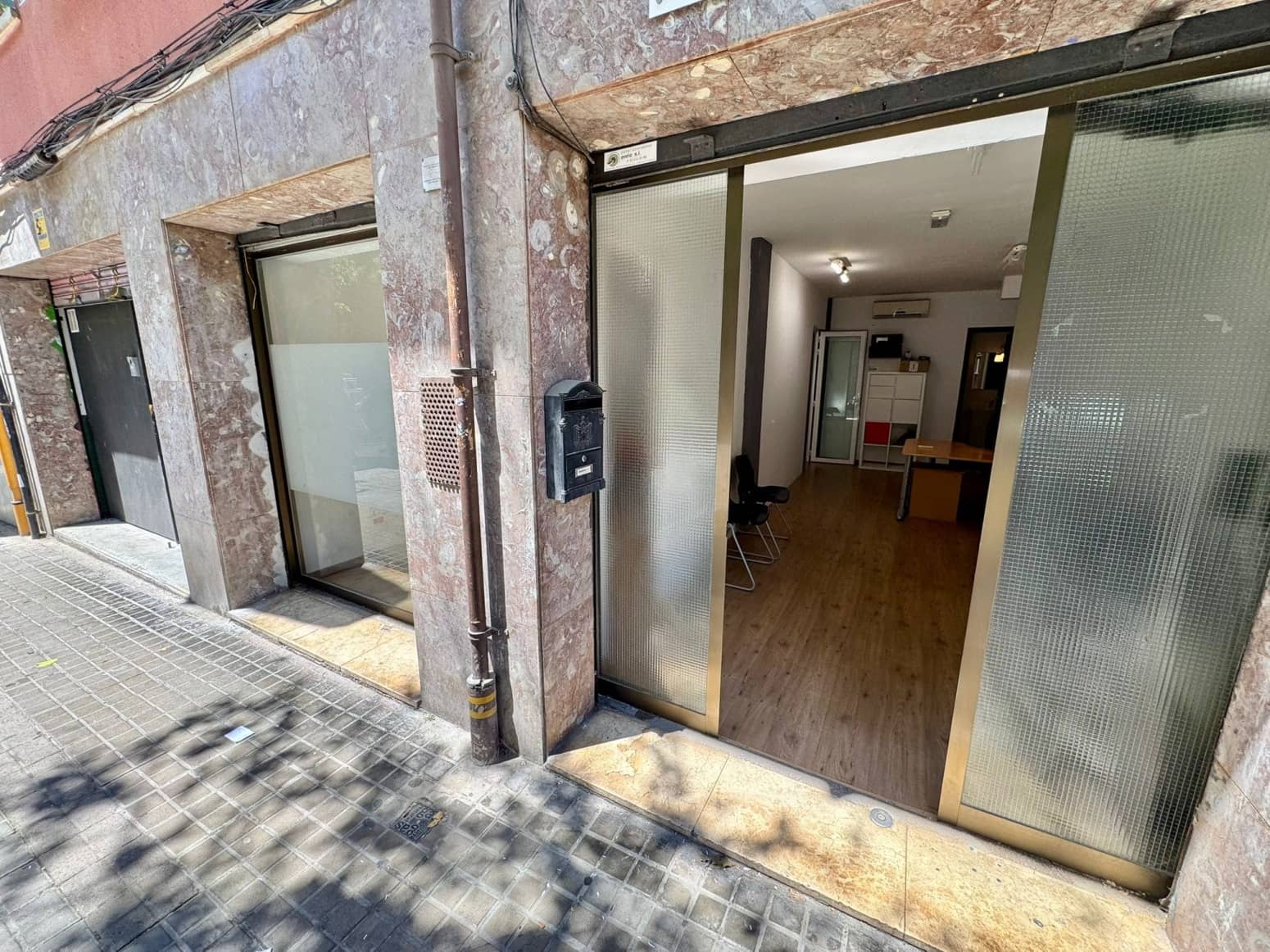 Erhverv til salg i Barcelona by - € 140.000 (Ref: 9985929)