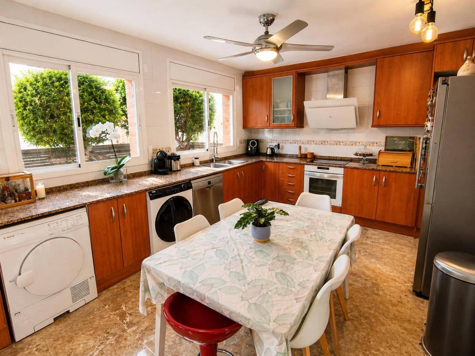 5 bedroom Villa for sale in Cambrils - € 465,000 (Ref: 9985930)