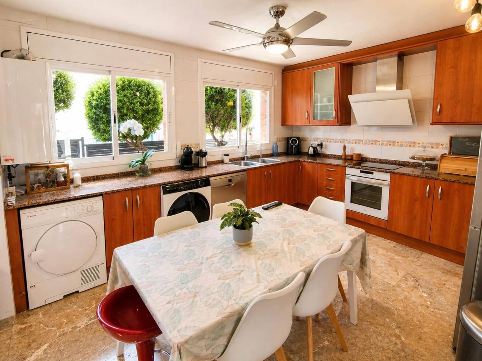 5 bedroom Villa for sale in Cambrils - € 465,000 (Ref: 9985930)
