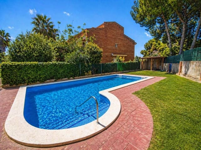 5 bedroom Villa for sale in Cambrils - € 465,000 (Ref: 9985930)