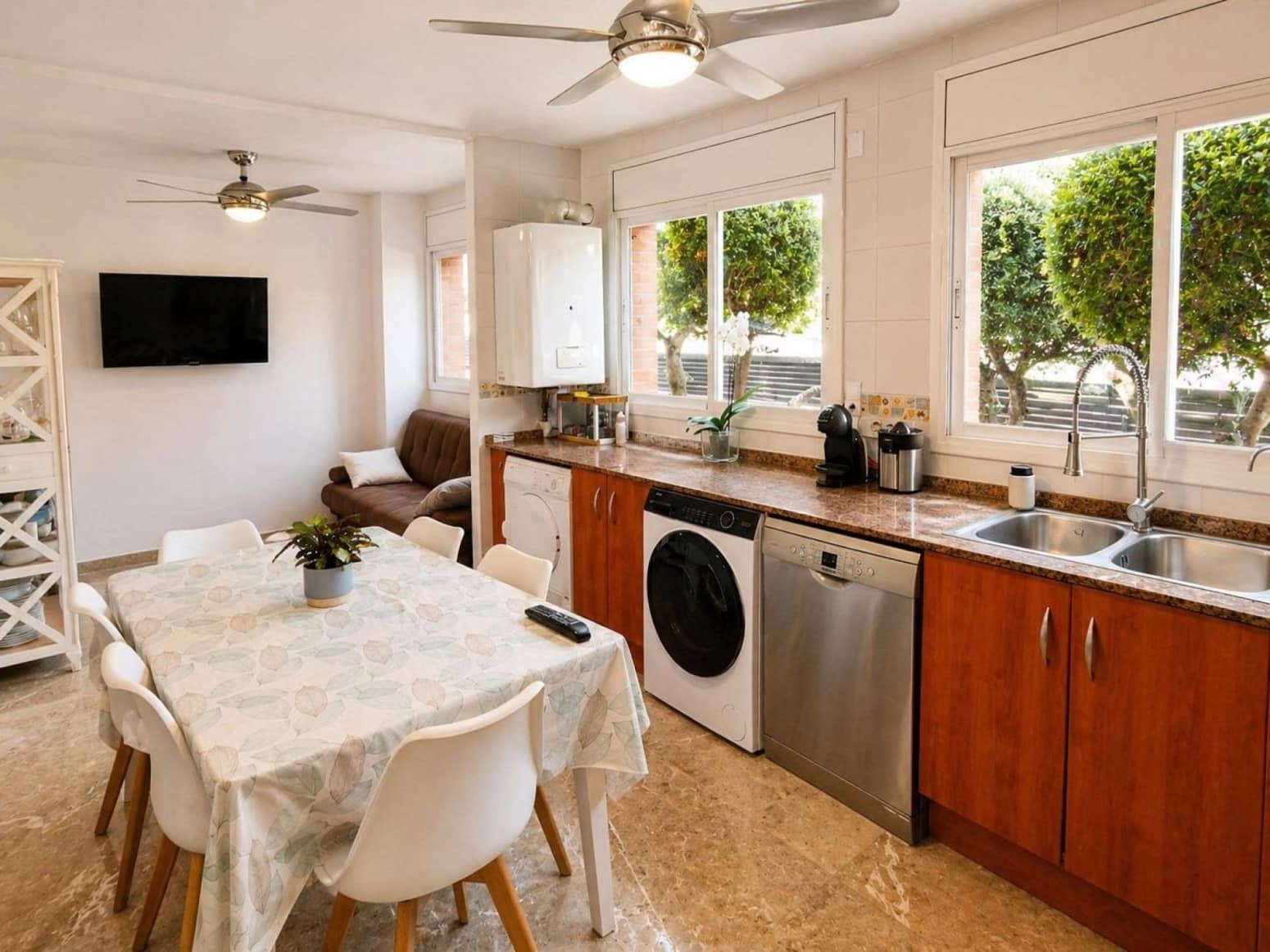 5 bedroom Villa for sale in Cambrils - € 465,000 (Ref: 9985930)