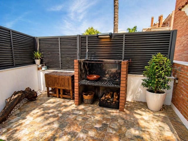 5 bedroom Villa for sale in Cambrils - € 465,000 (Ref: 9985930)