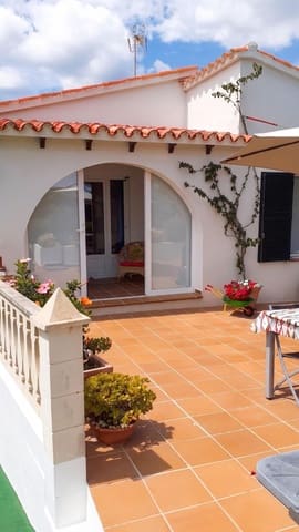 3 bedroom Villa for sale in Punta Grossa, Es Mercadal - € 499,000 (Ref: 10017597)