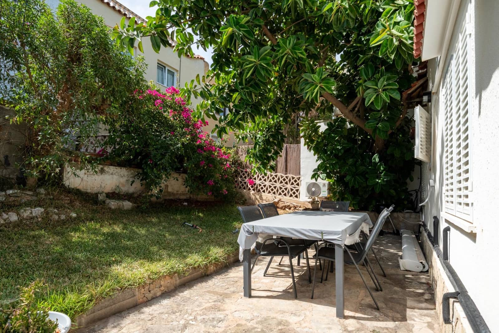 2 bedroom Semi-detached Villa for sale in Costa de la Calma with garage - € 575,000 (Ref: 10102751)