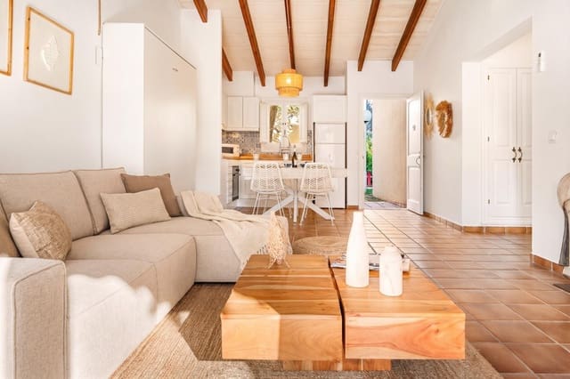 1 makuuhuone Bungalow myytävänä paikassa Ciutadella de Menorca mukana uima-altaan - 405 000 € (Ref: 10183020)