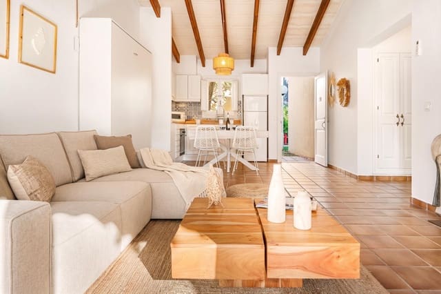 1 makuuhuone Bungalow myytävänä paikassa Ciutadella de Menorca mukana uima-altaan - 405 000 € (Ref: 10183020)