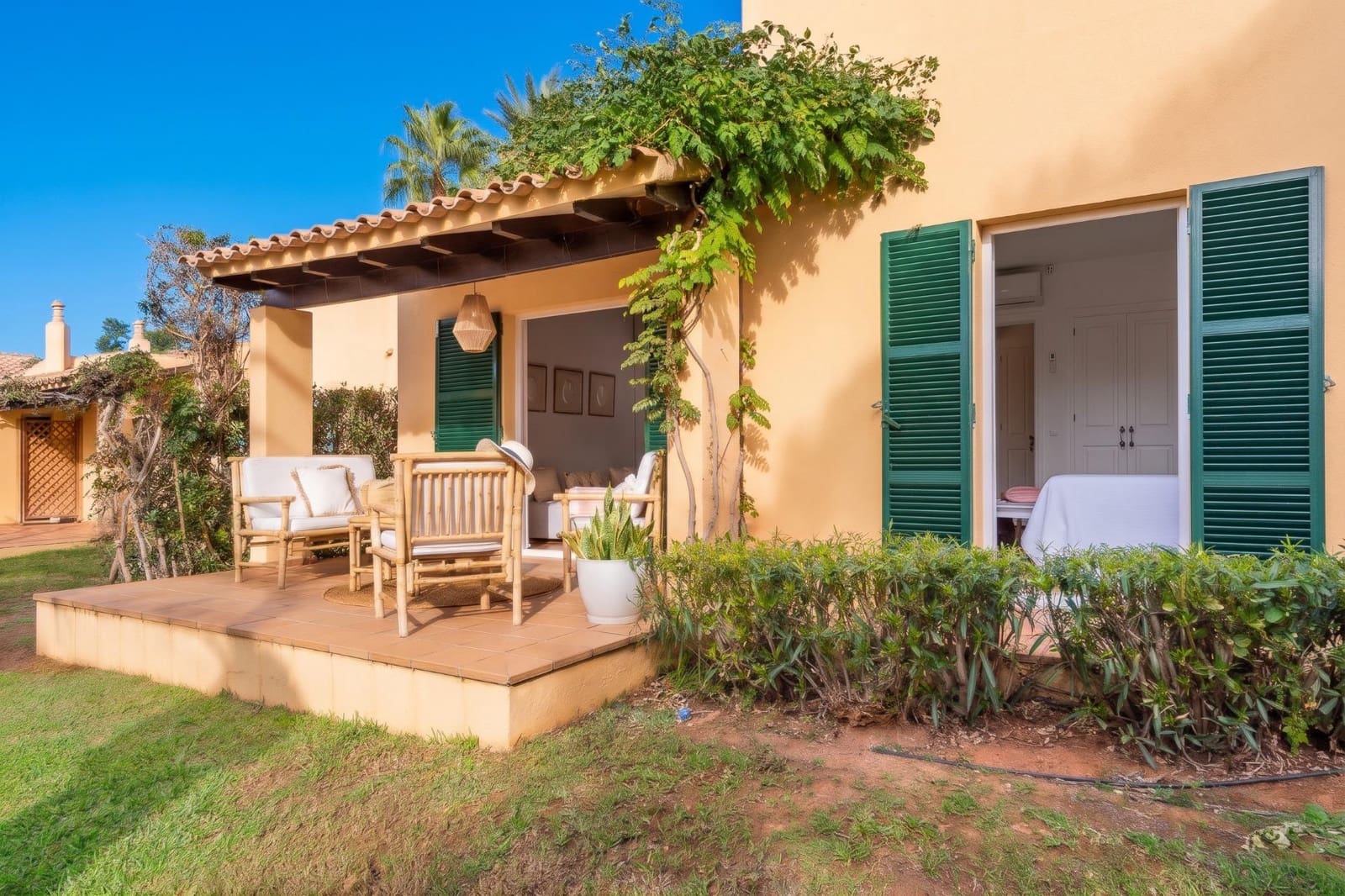 1 makuuhuone Bungalow myytävänä paikassa Ciutadella de Menorca mukana uima-altaan - 405 000 € (Ref: 10183020)